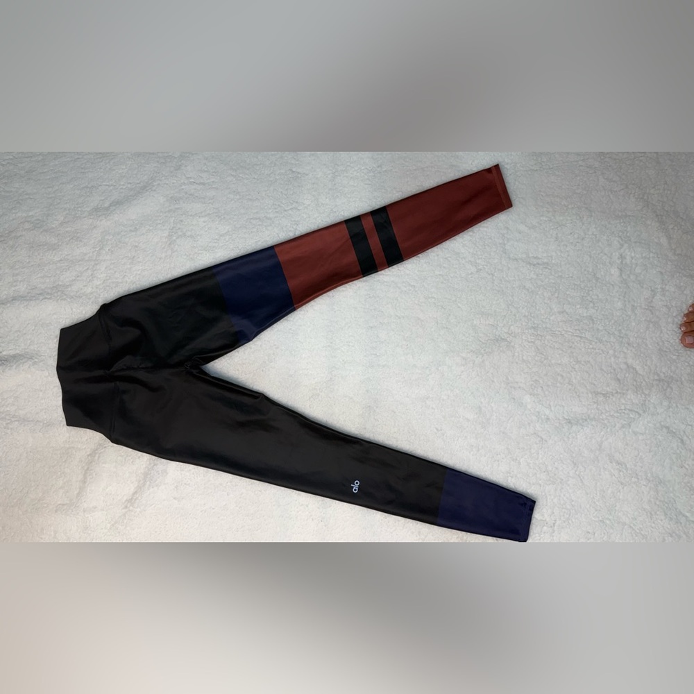 ALO Yoga Black and Burgundy Leggings